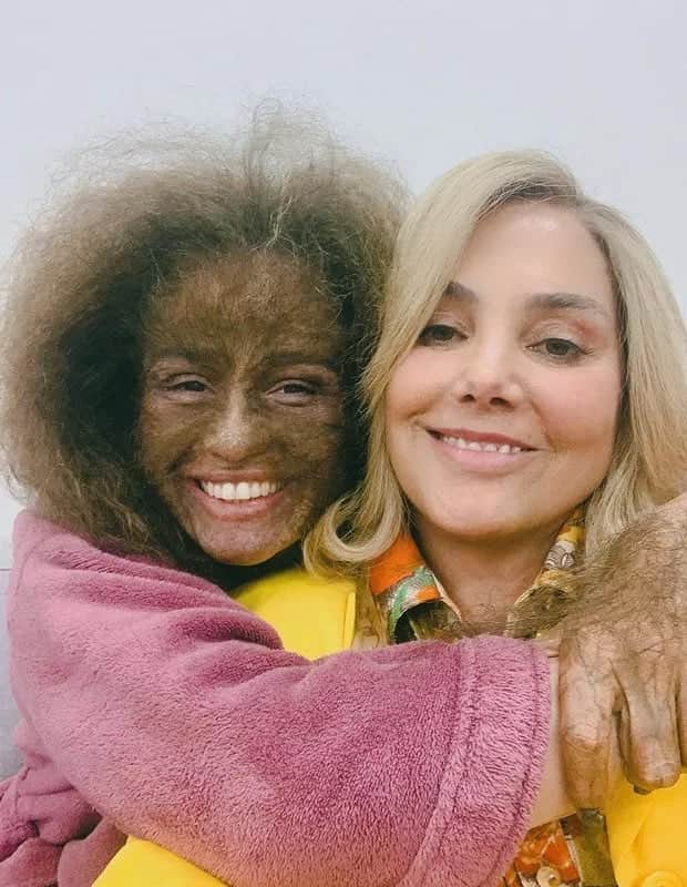 Nanda Costa surge em foto completamente peluda e choca a todos Nanda Costa surge em foto completamente peluda e choca a todos