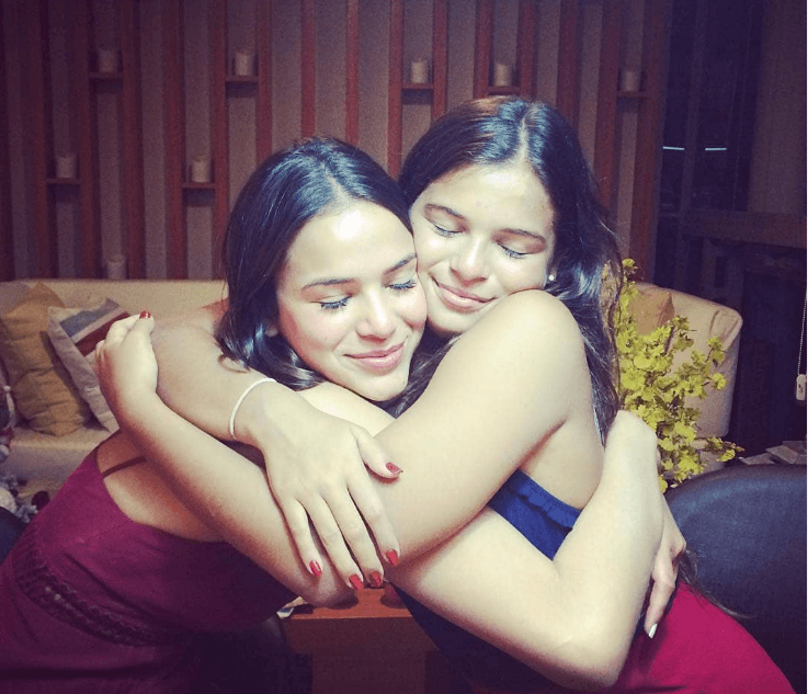 Luana Marquezine, irmã da atriz Bruna Marquezine, é tão idêntica que semelhança é tanta que deixa público chocado - Foto: Reprodução Instagram