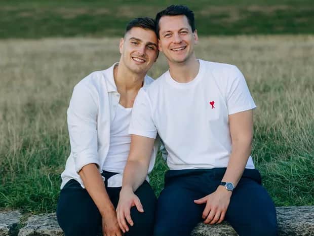 Lucas Krzikalla postou foto romântica com o namorado Chris Cross ( Foto Reprodução/Instagram) Lucas Krzikalla postou foto romântica com o namorado Chris Cross ( Foto Reprodução/Instagram)