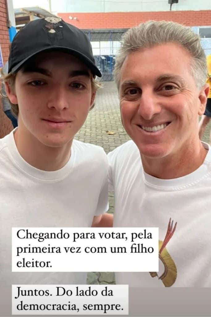 Joaquim votando pela primeira vez, ao lado do pai, Luciano Huck – Foto: Reprodução Instagram Joaquim votando pela primeira vez, ao lado do pai, Luciano Huck – Foto: Reprodução Instagram
