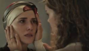 Leticia Colin contracena com Sophie em Todas as Flores (Foto: Reprodução / Globo) Leticia Colin contracena com Sophie em Todas as Flores (Foto: Reprodução / Globo)