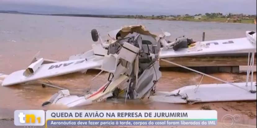 Destroços do avião onde a mãe de César Tralli estava - Foto: Reprodução Destroços do avião onde a mãe de César Tralli estava - Foto: Reprodução
