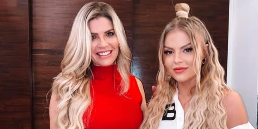 Eliane Gerloff, mãe da cantora Luísa Sonza, tem 51 anos de idade e arrasa nos cliques nas redes sociais (Foto: Reprodução / Instagram) Eliane Gerloff, mãe da cantora Luísa Sonza, tem 51 anos de idade e arrasa nos cliques nas redes sociais (Foto: Reprodução / Instagram)