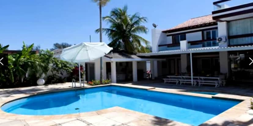 Piscina da casa do humorista (Reprodução: Youtube) Piscina da casa do humorista (Reprodução: Youtube)