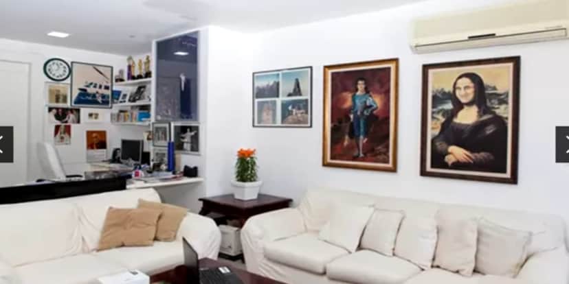 Sala da mansão com quadros pendurados na parede (Reprodução: Youtube) Sala da mansão com quadros pendurados na parede (Reprodução: Youtube)