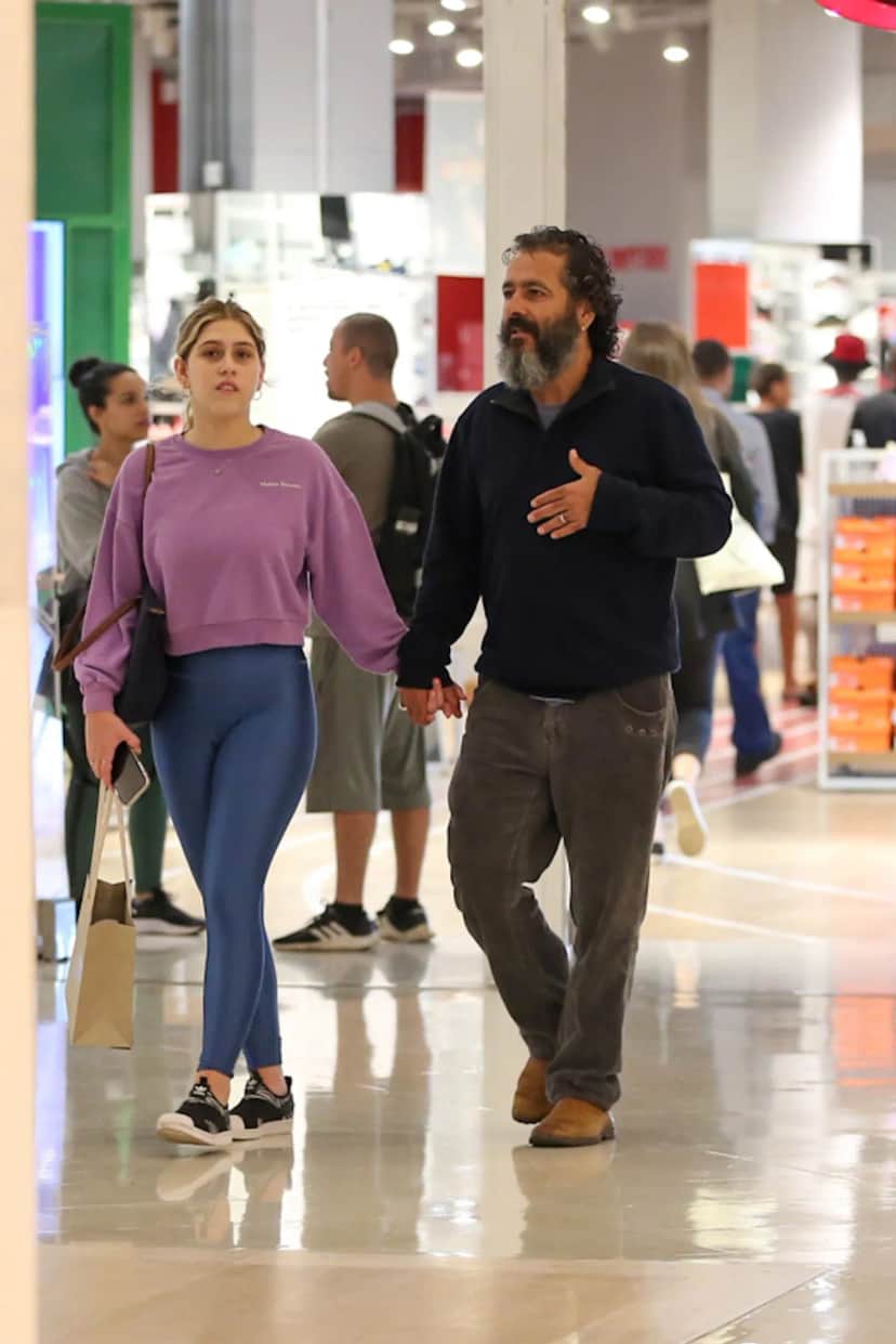 Ator da Globo, Marcos Palmeira é clicado ao lado da sua filha Júlia e beleza da adolescente choca o Brasil - (Foto: AgNews)