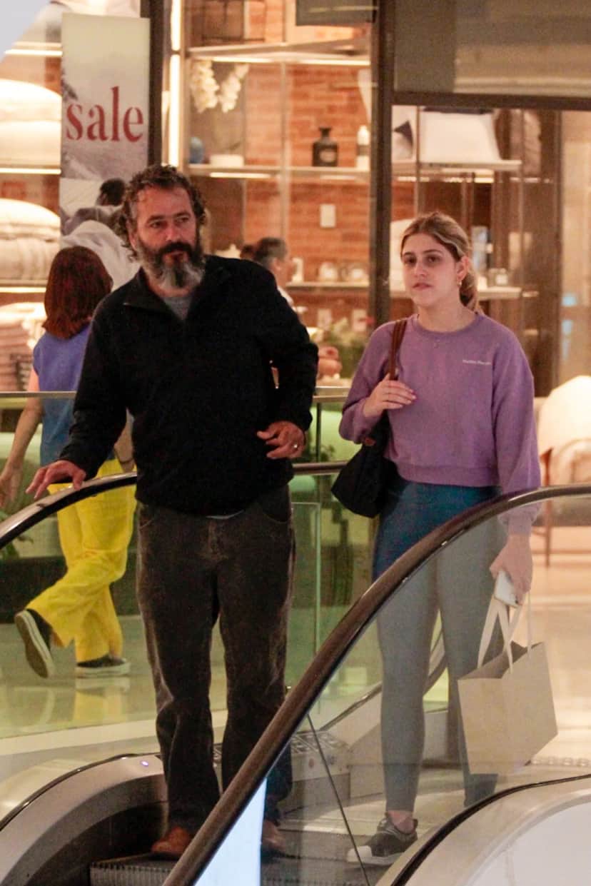 Ator da Globo, Marcos Palmeira é clicado ao lado da sua filha Júlia e beleza da adolescente choca o Brasil - (Foto: AgNews)