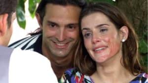 Maria do Céu vai ganhar bebê debaixo da árvore em A Favorita (Foto: Reprodução / Globo) Maria do Céu vai ganhar bebê debaixo da árvore em A Favorita (Foto: Reprodução / Globo)
