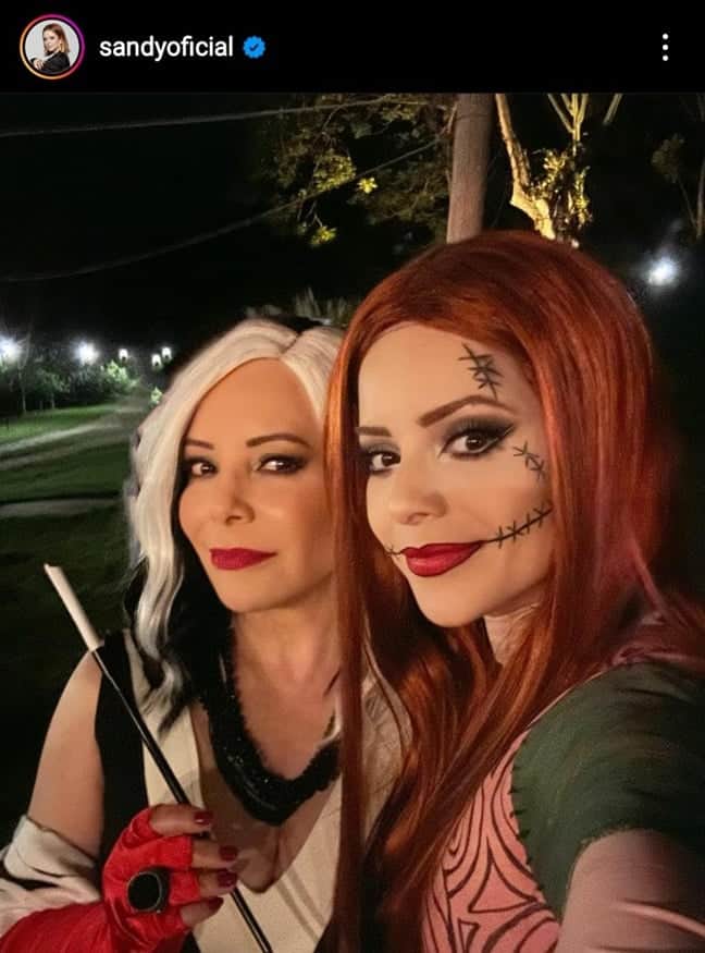 Noely vestida de Cruella e Sandy fantasiada de Sally Noely vestida de Cruella e Sandy fantasiada de Sally