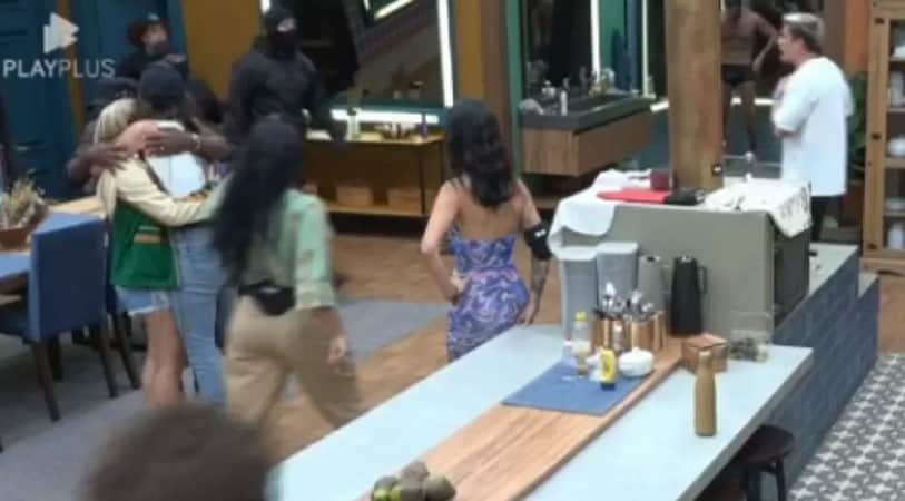 A Fazenda 14: Shay volta da roça, é acusado de agressão com pedido de expulsão e metade da casa ameaça sair (Foto: Reprodução / PlayPlus / Montagem TV Foco) A Fazenda 14: Shay volta da roça, é acusado de agressão com pedido de expulsão e metade da casa ameaça sair (Foto: Reprodução / PlayPlus / Montagem TV Foco)