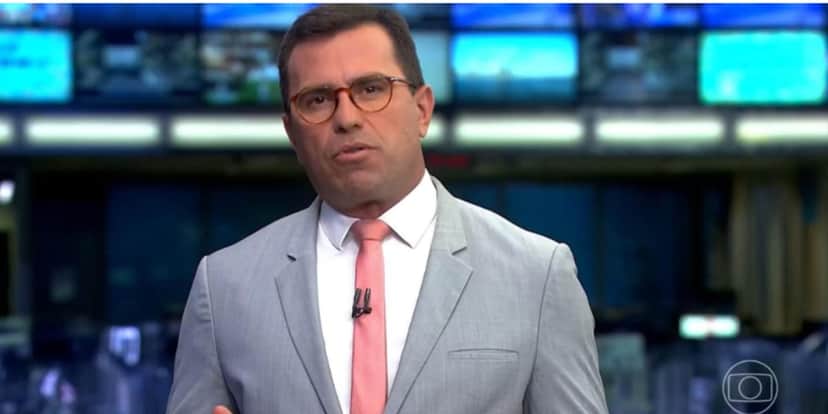 Rodrigo Bocardi pulou da sacada para não se atrasar na Globo (Reprodução: Globo) Rodrigo Bocardi pulou da sacada para não se atrasar na Globo (Reprodução: Globo)