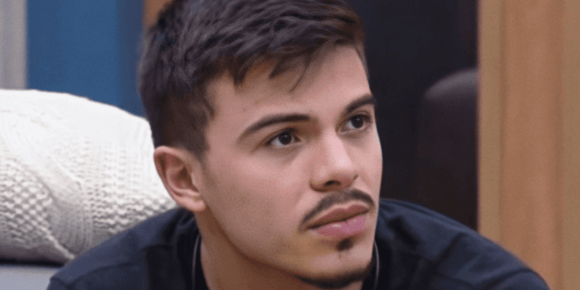 Prometendo deixar A Fazenda 14, Thomaz Costa pode pagar multa absurda à Record caso bata o sino; veja quanto Prometendo deixar A Fazenda 14, Thomaz Costa pode pagar multa absurda à Record caso bata o sino; veja quanto