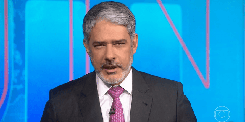 William Bonner precisou interromper o Jornal Nacional para dar um alerta aos telespectadores (Foto Reprodução/Globo) William Bonner precisou interromper o Jornal Nacional para dar um alerta aos telespectadores (Foto Reprodução/Globo)