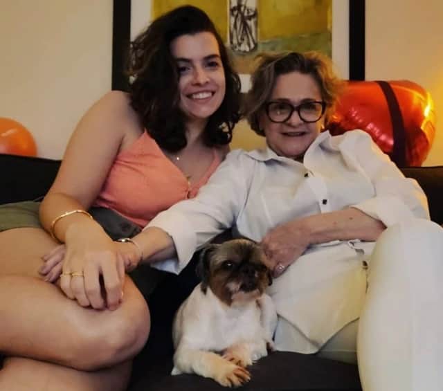 Atriz da Globo surpreendentemente saiu do armário com 67 anos e assumiu relação com mulher 35 anos mais jovem - Foto Reprodução Atriz da Globo surpreendentemente saiu do armário com 67 anos e assumiu relação com mulher 35 anos mais jovem - Foto Reprodução