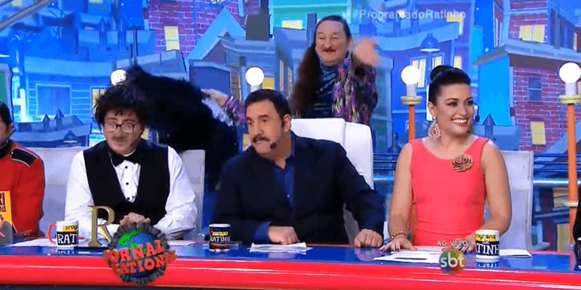 Marquito aprontou com o Ratinho mais uma vez (Foto Reprodução/Dailymotion) Marquito aprontou com o Ratinho mais uma vez (Foto Reprodução/Dailymotion)