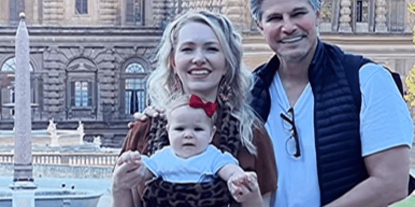 Edson Celulari e Karin Roepke e a pequena Chiara (Foto Reprodução/Internet) Edson Celulari e Karin Roepke e a pequena Chiara (Foto Reprodução/Internet)