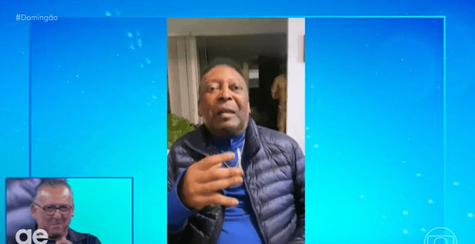 Ao vivo na Globo, o rei do futebol, Pelé, fez linda homenagem ao Galvão Bueno, e narrador não conteve as lágrimas - Foto Reprodução Ao vivo na Globo, o rei do futebol, Pelé, fez linda homenagem ao Galvão Bueno, e narrador não conteve as lágrimas - Foto Reprodução