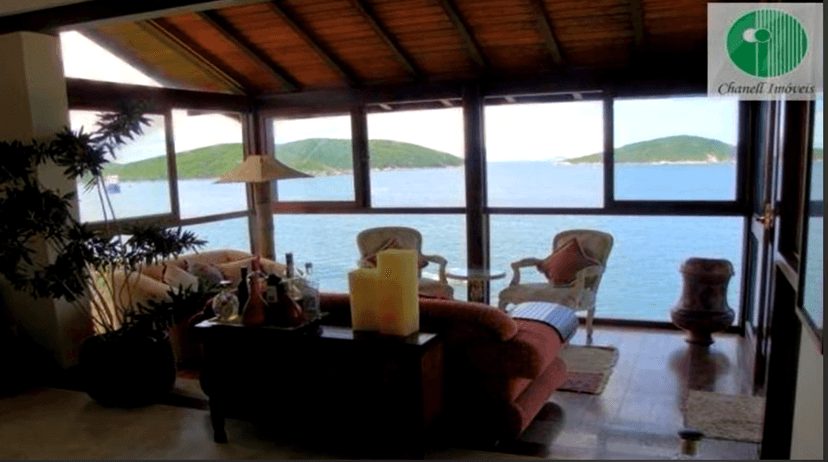 Visão da sala de estar com vista para o mar (Foto Reprodução/Internet) Visão da sala de estar com vista para o mar (Foto Reprodução/Internet)