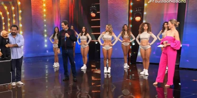 Faustão durante quadro Feira da Risada Faustão durante quadro Feira da Risada