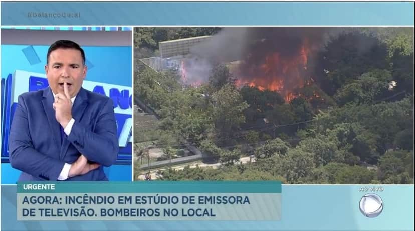 Gottino parou o Balanço Geral para noticiar um incêndio nos estúdios da Globo no Rio- Foto: Reprodução/Record Gottino parou o Balanço Geral para noticiar um incêndio nos estúdios da Globo no Rio- Foto: Reprodução/Record