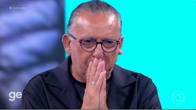 Ao vivo na Globo, o rei do futebol, Pelé, fez linda homenagem ao Galvão Bueno, e narrador não conteve as lágrimas - Reprodução Ao vivo na Globo, o rei do futebol, Pelé, fez linda homenagem ao Galvão Bueno, e narrador não conteve as lágrimas - Reprodução