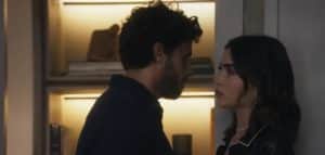 Chiara (Jade Picon) e Ari (Chay Suede) discutem em Travessia (Foto: Reprodução / Globo) Chiara (Jade Picon) e Ari (Chay Suede) discutem em Travessia (Foto: Reprodução / Globo)