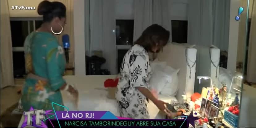 Enorme quarto da atriz (Reprodução: RedeTV!) Enorme quarto da atriz (Reprodução: RedeTV!)