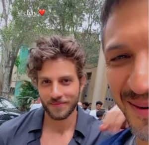 Romulo Estrela mostra bastidores de primeiro encontro de Oto e Ari em Travessia (Foto: Reprodução / Instagram) Romulo Estrela mostra bastidores de primeiro encontro de Oto e Ari em Travessia (Foto: Reprodução / Instagram)