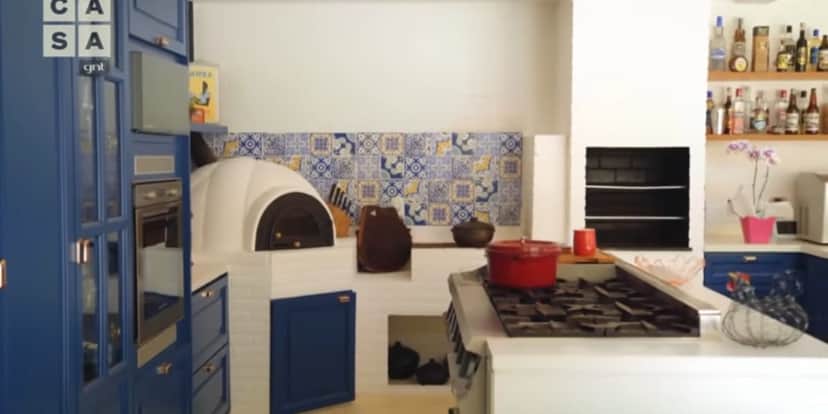 Forno à lenha e fogão (Reprodução: Youtube) Forno à lenha e fogão (Reprodução: Youtube)
