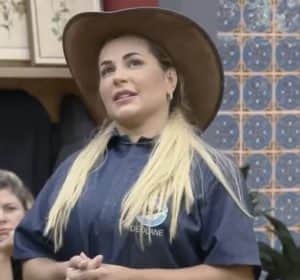 Deolane Bezerra em A Fazenda 14; advogada foi ignorada ao ler comunicado de patrocinador (Foto: Reprodução / PlayPlus) Deolane Bezerra em A Fazenda 14; advogada foi ignorada ao ler comunicado de patrocinador (Foto: Reprodução / PlayPlus)
