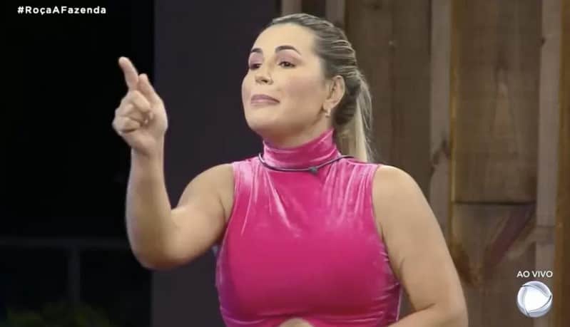A Fazenda 14: Deolane bate-boca com Babi na formação da nona roça (Foto: Reprodução / PlayPlus) A Fazenda 14: Deolane bate-boca com Babi na formação da nona roça (Foto: Reprodução / PlayPlus)