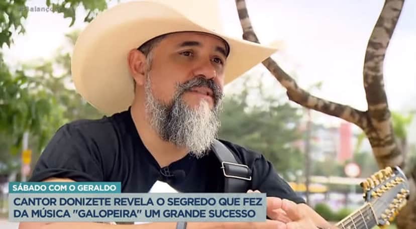 O cantor abriu o coração e relembrou sucessos em entrevista para Geraldo Luís, no Balanço Geral (Reprodução/ Record TV) O cantor abriu o coração e relembrou sucessos em entrevista para Geraldo Luís, no Balanço Geral (Reprodução/ Record TV)