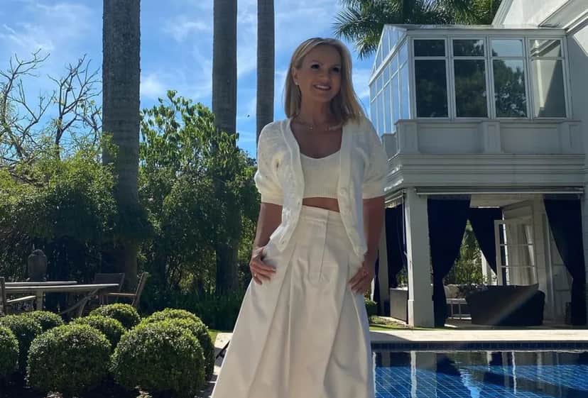 Academia privada, piscina enorme e entrada faraônica: Eliana vive na mansão mais linda do Brasil (Foto: Reprodução) Academia privada, piscina enorme e entrada faraônica: Eliana vive na mansão mais linda do Brasil (Foto: Reprodução)