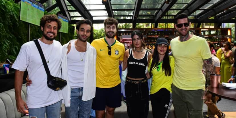 Cleo com Leandro D'Lucca, Antonia Morais com Paulo Dalagnoli e amigos no evento (Foto: Marcelo Sá Barreto/ Agnews) Cleo com Leandro D'Lucca, Antonia Morais com Paulo Dalagnoli e amigos no evento (Foto: Marcelo Sá Barreto/ Agnews)