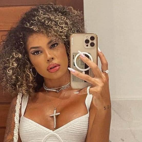 Famosa da Record faz declaração nojenta do namorado Famosa da Record faz declaração nojenta do namorado