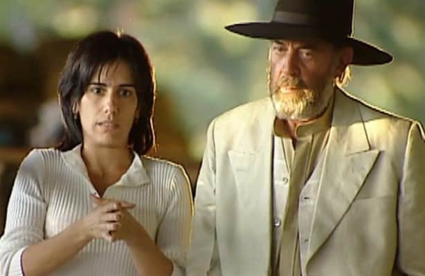 Rafaela (Glória Pires) é golpista e se passará por Marieta (Patrícia Pillar) em O Rei do Gado (Foto: Reprodução / Globo) Rafaela (Glória Pires) é golpista e se passará por Marieta (Patrícia Pillar) em O Rei do Gado (Foto: Reprodução / Globo)