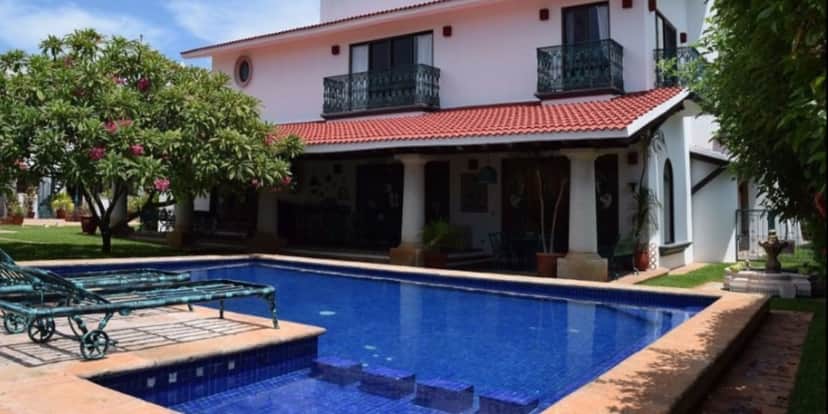 Piscina da mansão de Roberto Bolaños (Foto: Divulgação) Piscina da mansão de Roberto Bolaños (Foto: Divulgação)