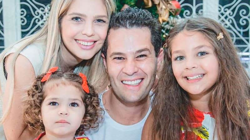 Thais Gebelein e o filho do sertanejo tem duas lindas filhas juntos (Foto: Reprodução) Thais Gebelein e o filho do sertanejo tem duas lindas filhas juntos (Foto: Reprodução)