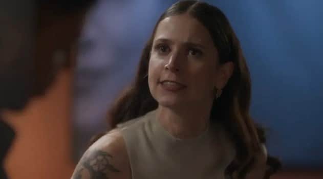 Em 'Cara e Coragem', Regina (Mel Lisboa) exige que Leo (Ícaro Silva) continue com o apartamento e fique com cargo na SG (Foto: Reprodução / Globo) Em 'Cara e Coragem', Regina (Mel Lisboa) exige que Leo (Ícaro Silva) continue com o apartamento e fique com cargo na SG (Foto: Reprodução / Globo)