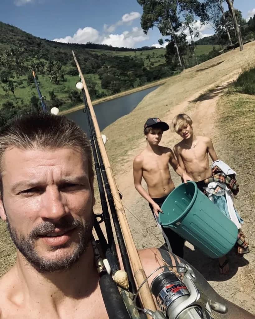 Rodrigo Hilbert em foto com os filhos (Imagem: Reprodução) Rodrigo Hilbert em foto com os filhos (Imagem: Reprodução)