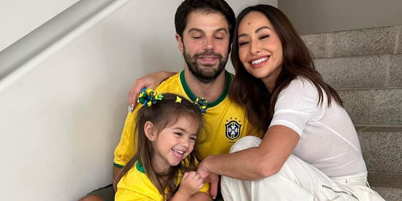 Sabrina Sato, a filha, Zoe, e o marido, Duda Nagle, em clima de Copa do Mundo (Foto: Reprodução / Instagram) Sabrina Sato, a filha, Zoe, e o marido, Duda Nagle, em clima de Copa do Mundo (Foto: Reprodução / Instagram)