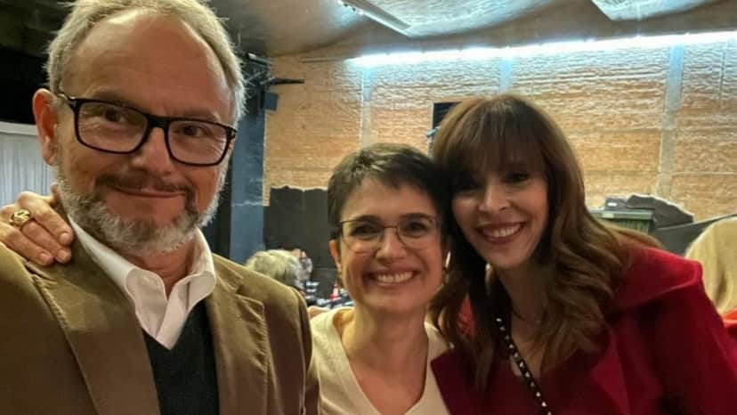 Sandra Annenberg mostra situação ao lado de Deborah Evelyn e Paglia em bastidores da peça 'Três Mulheres Altas' Sandra Annenberg mostra situação ao lado de Deborah Evelyn e Paglia em bastidores da peça 'Três Mulheres Altas'