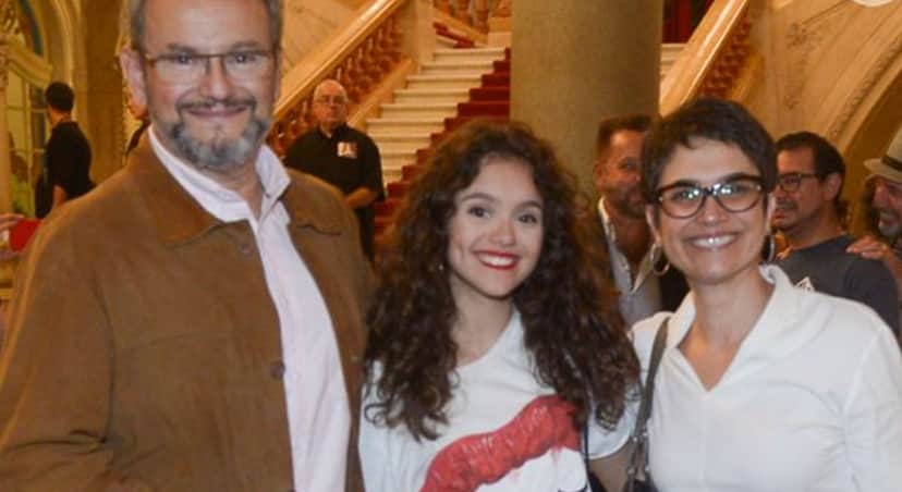 Os pais famosos com a única filha, Elisa, que mora nos Estados Unidos (Reprodução) Os pais famosos com a única filha, Elisa, que mora nos Estados Unidos (Reprodução)