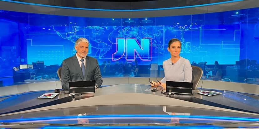 William Bonner e Renata Vasconcellos na bancada do Jornal Nacional (Foto: Divulgação / TV Globo) William Bonner e Renata Vasconcellos na bancada do Jornal Nacional (Foto: Divulgação / TV Globo)