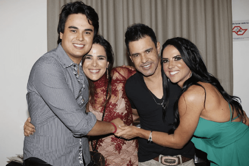 Influenciadora ao lado da família de Zezé (Foto: Divulgação)