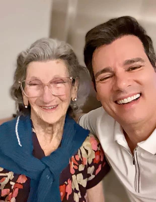 Celso Portiolli ao lado de sua mãe - Foto Reprodução Celso Portiolli ao lado de sua mãe - Foto Reprodução