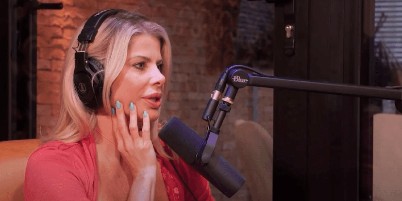 Karina Bacchi no podcast (Divulgação) Karina Bacchi no podcast (Divulgação)