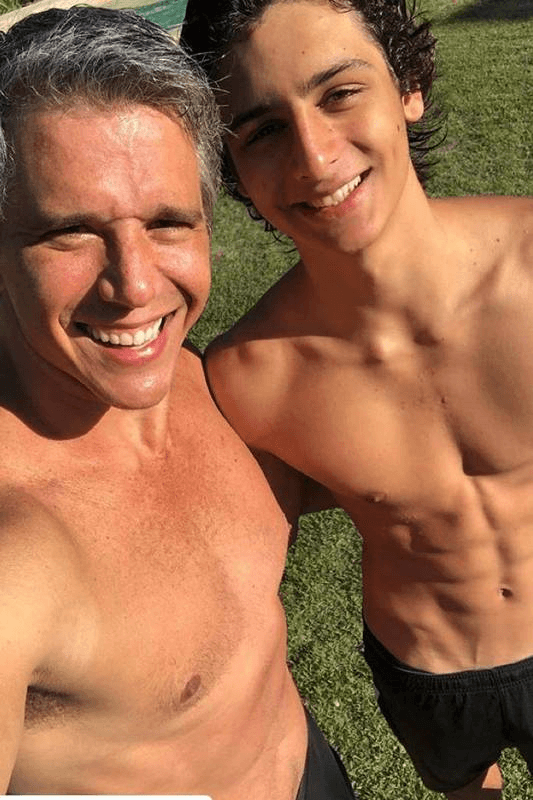 Márcio Garcia e Pedro curtindo um dia de sol (Foto: Divulgação) Márcio Garcia e Pedro curtindo um dia de sol (Foto: Divulgação)