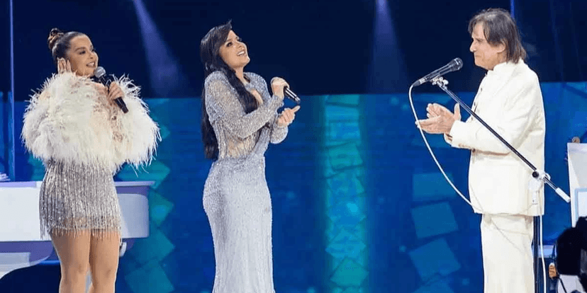 Maiara e Maraisa cantando com Roberto Carlos (Foto: Divulgação)