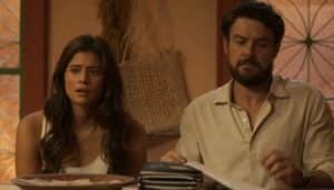 Em 'Mar do Sertão', Candoca (Isadora Cruz) e José (Sergio Guizé) ficam chocados com descoberta (Foto: Reprodução / Globo) Em 'Mar do Sertão', Candoca (Isadora Cruz) e José (Sergio Guizé) ficam chocados com descoberta (Foto: Reprodução / Globo)